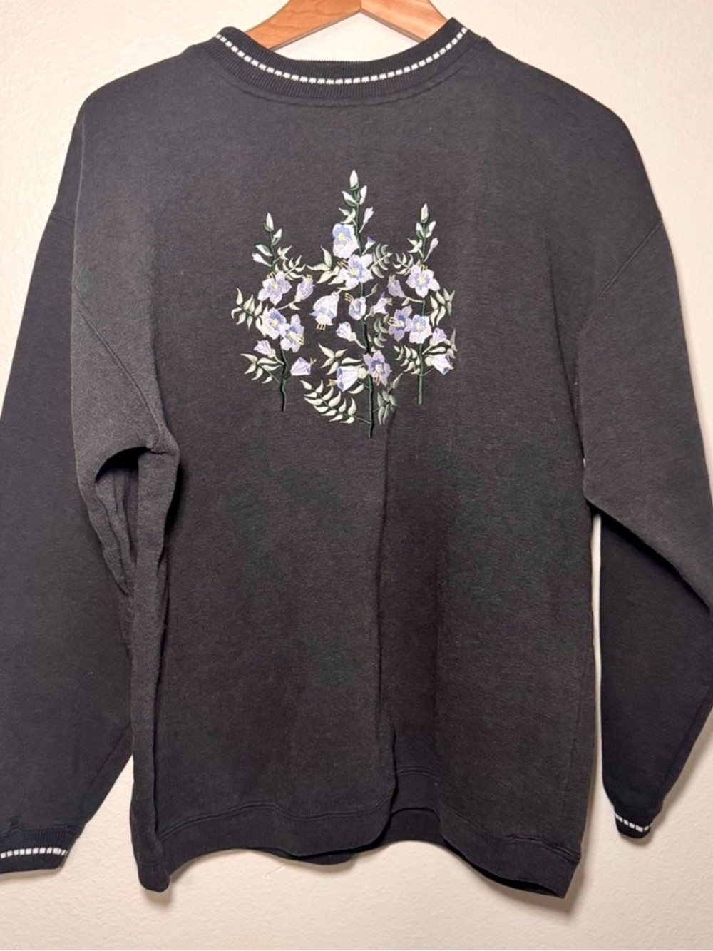 Vintage Antero Floral Embroidered Sweatshirt Large Charcoal Gray Cottagecore